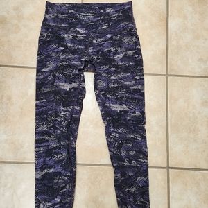 Lululemon Wonder Under Camo size 6